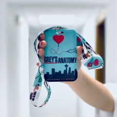 Id-holder med bånd til å ha rundt halsen. Motiv Greys anatomy
