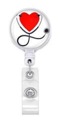 Id holder med klipp bak og utrekkbar- Hjerte i stetoskop