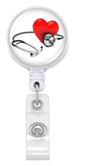 Id holder med klipp bak og utrekkbar. Stetoskop og hjerte